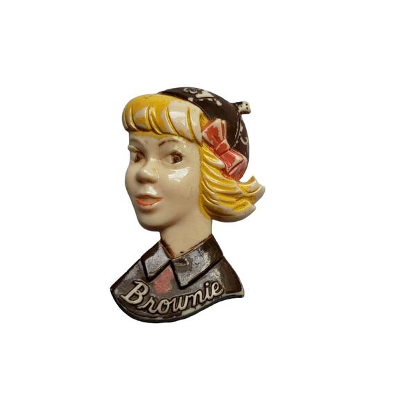 BROWNIE Plastic Pin 1950s Collectible Figural Girl Scout Brooch Celluloid Badge - Picture 3 of 5